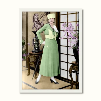 La bailarina Irene Castle con un vestido verde posando para la foto